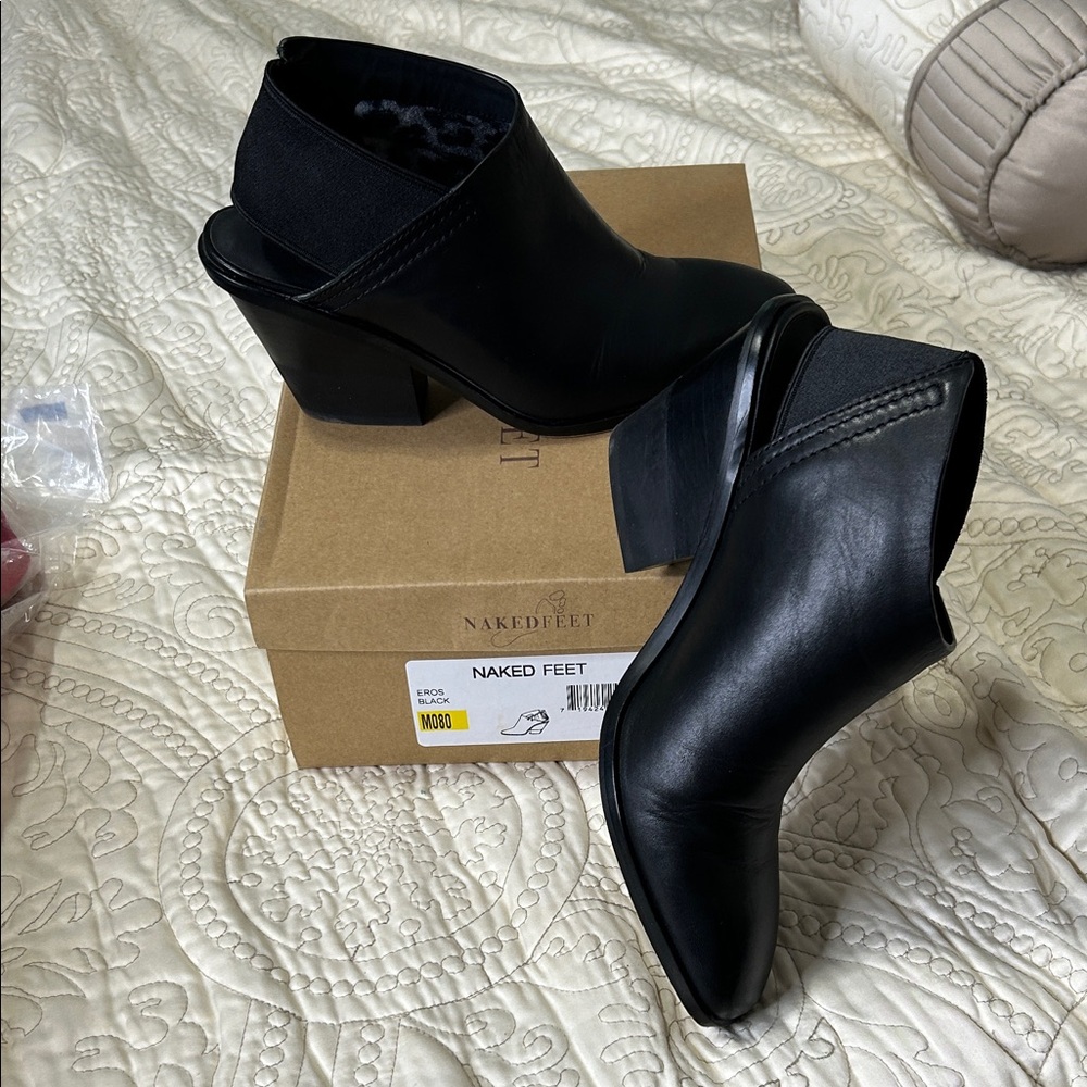 Naked Feet ladies size 8 medium width black shoes